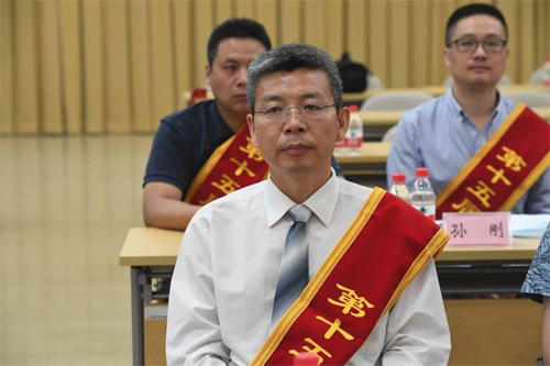 人力资源社会保障部就《关于开展特级技师评聘试点工作的通知》答记者问
